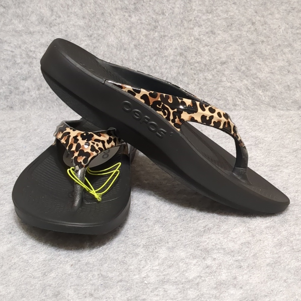 OOFOS Leopard Print Thong Sandals in Black and Tan - Picture 8 of 10